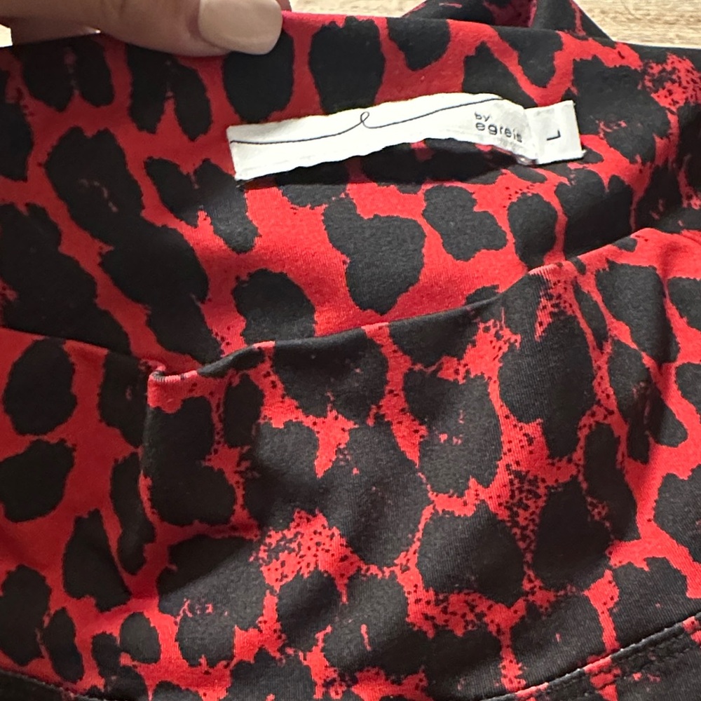 Red & Black Leopard Print Leggings size large from ByEgreis - Picture 2 of 3